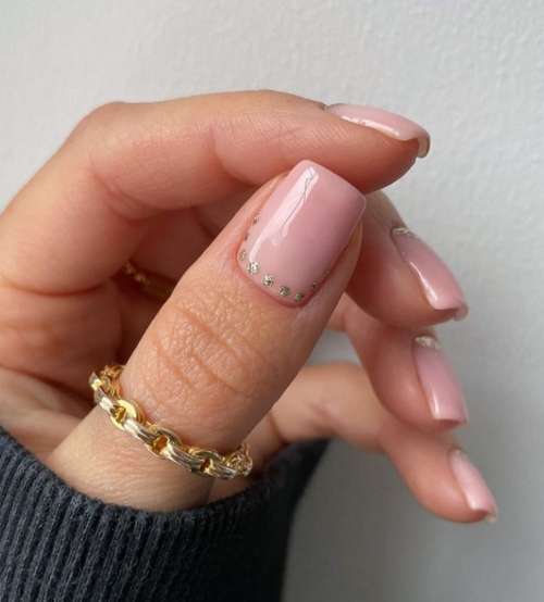 New Year's manicure 2022: elegant design, colors, ideas in the photo