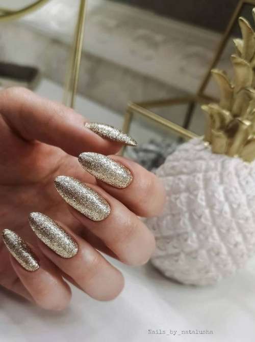 New Year's manicure 2022: elegant design, colors, ideas in the photo