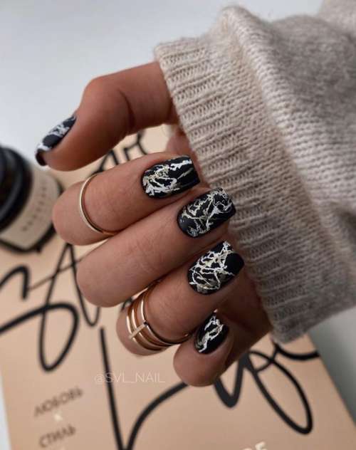 New Year's manicure 2022: elegant design, colors, ideas in the photo