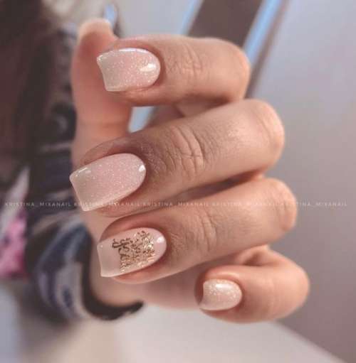 New Year's manicure 2022: elegant design, colors, ideas in the photo