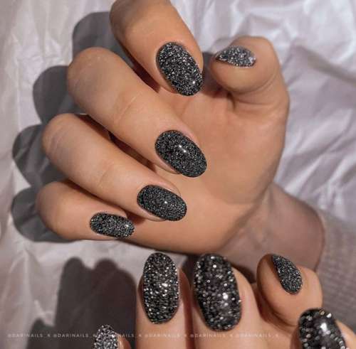 New Year's manicure 2022: elegant design, colors, ideas in the photo