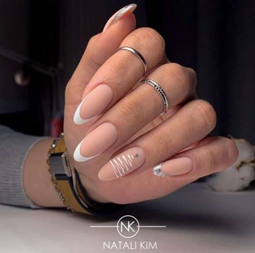 New Year's manicure 2022: elegant design, colors, ideas in the photo