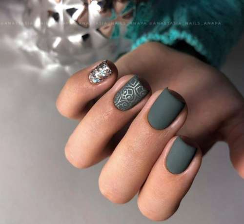 Black nail design winter