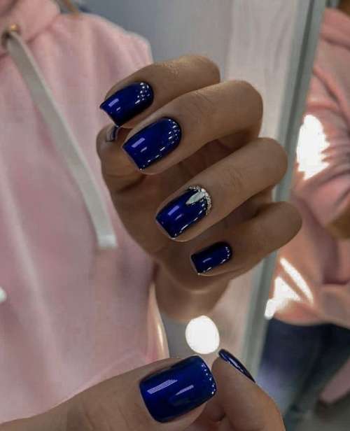 Blue manicure photo