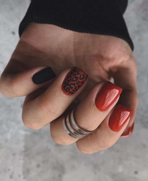 Red manicure winter design