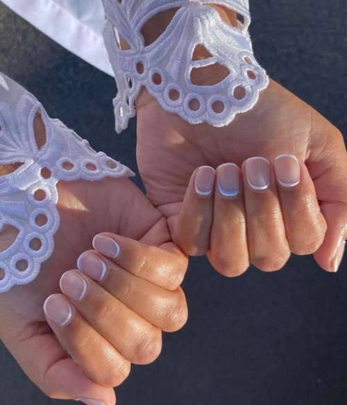 White hole manicure